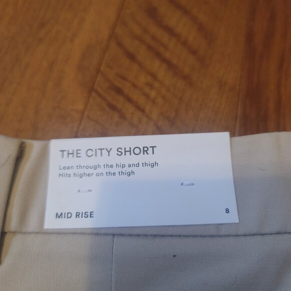 Ann Taylor city short - khakis size 8- NWTs - Picture 2 of 4
